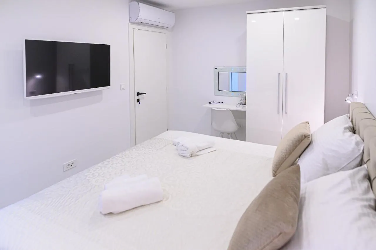 Luxury Rooms Green And Gold Split 4*,